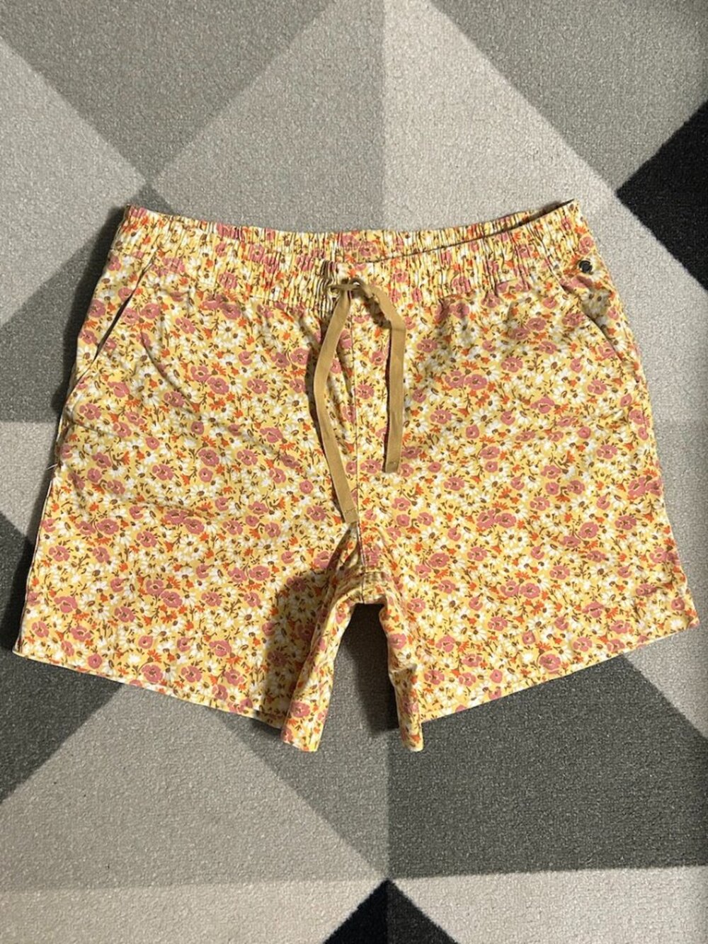 L.L. Bean Favorite Fit Yellow/Floral Print Pull-on Shorts Women's Size 10